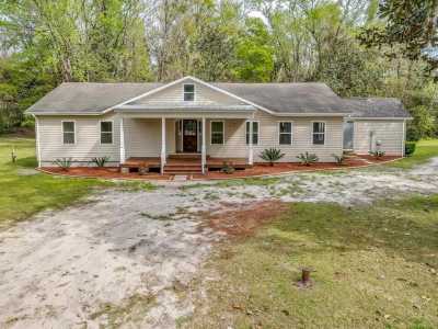 Home For Sale in Crawfordville, Florida