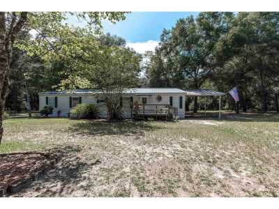 Home For Sale in Crescent City, Florida