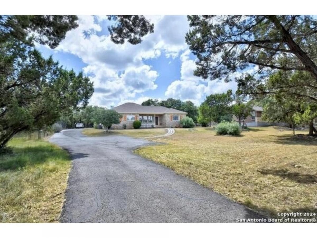 Picture of Home For Sale in Canyon Lake, Texas, United States