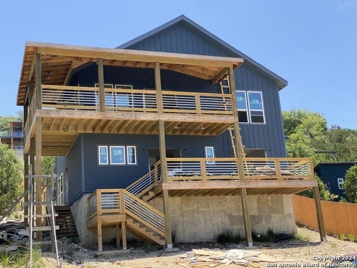 Picture of Home For Sale in Canyon Lake, Texas, United States