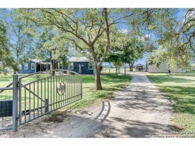 Home For Sale in La Vernia, Texas