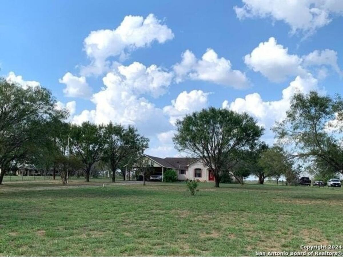 Picture of Home For Sale in Adkins, Texas, United States