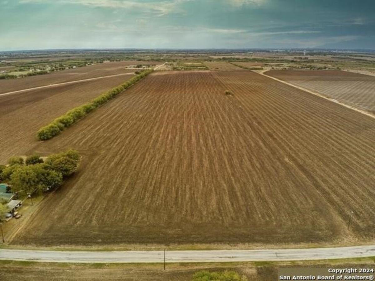 Picture of Residential Land For Sale in Cibolo, Texas, United States