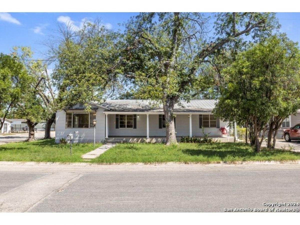 Picture of Home For Sale in Hondo, Texas, United States