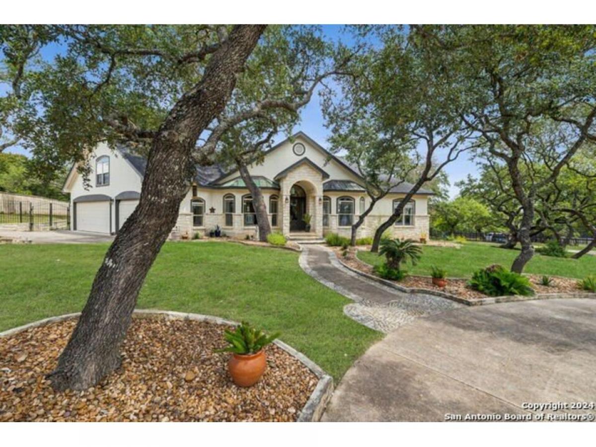 Picture of Home For Sale in Fair Oaks Ranch, Texas, United States