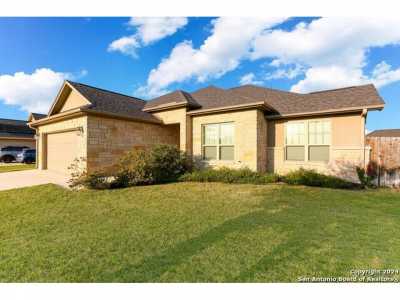 Home For Sale in Floresville, Texas