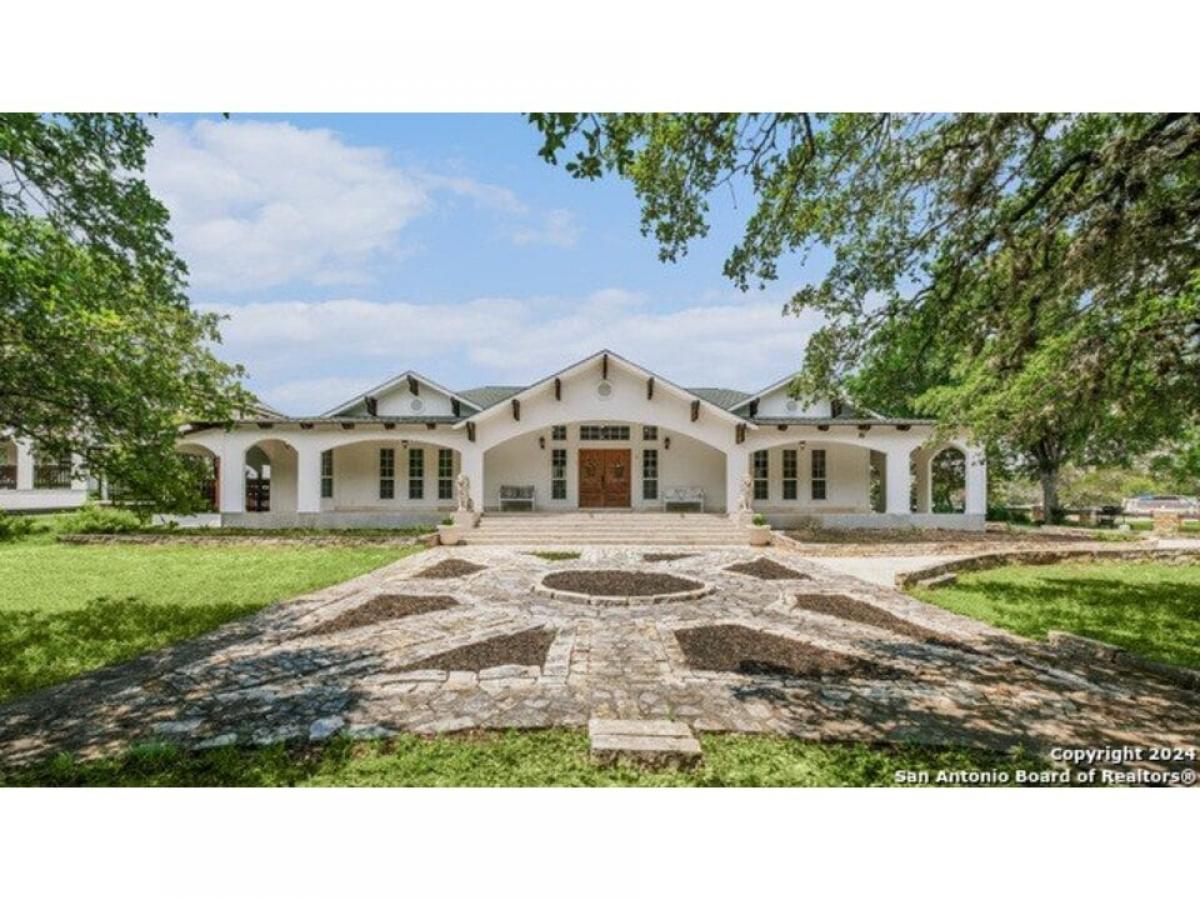 Picture of Home For Sale in Ingram, Texas, United States