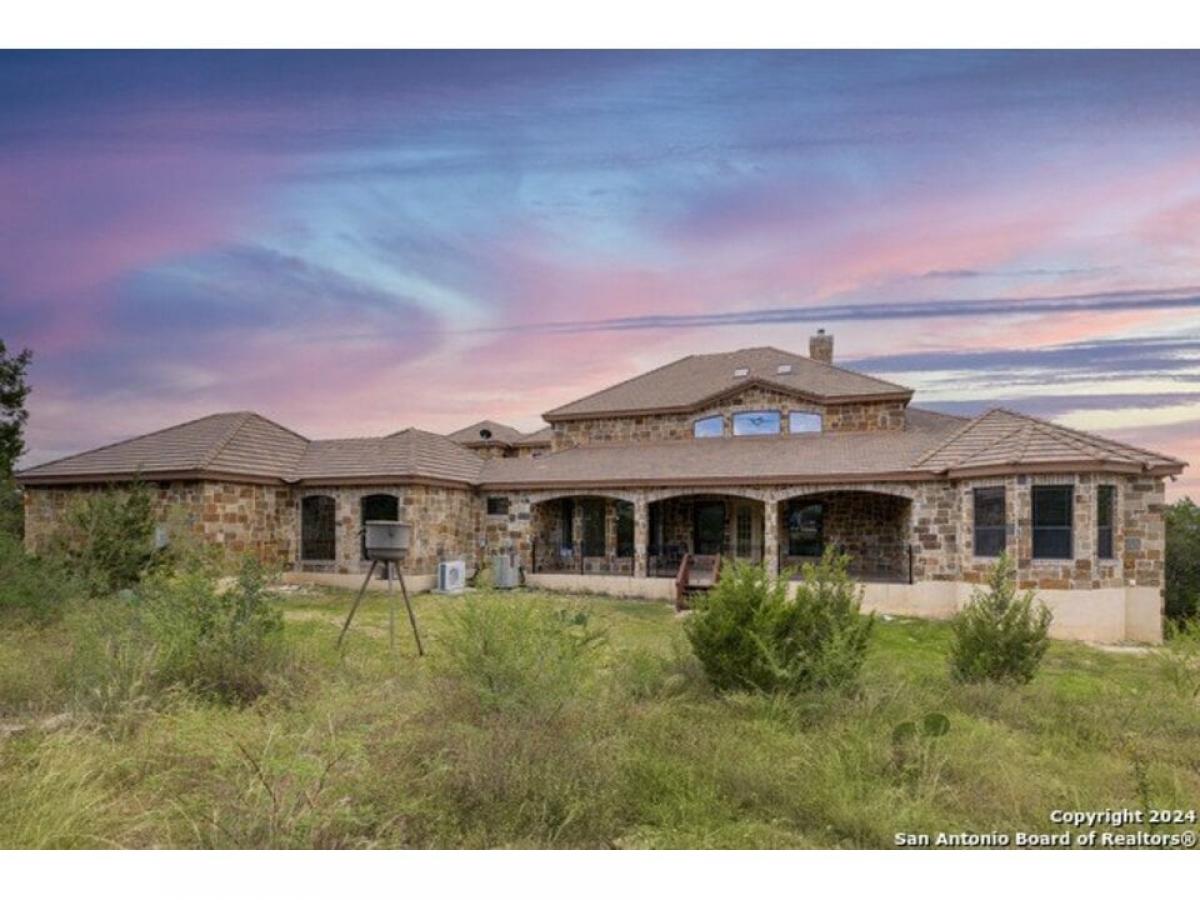 Picture of Home For Sale in San Antonio, Texas, United States