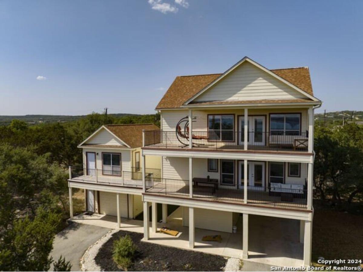 Picture of Home For Sale in Canyon Lake, Texas, United States