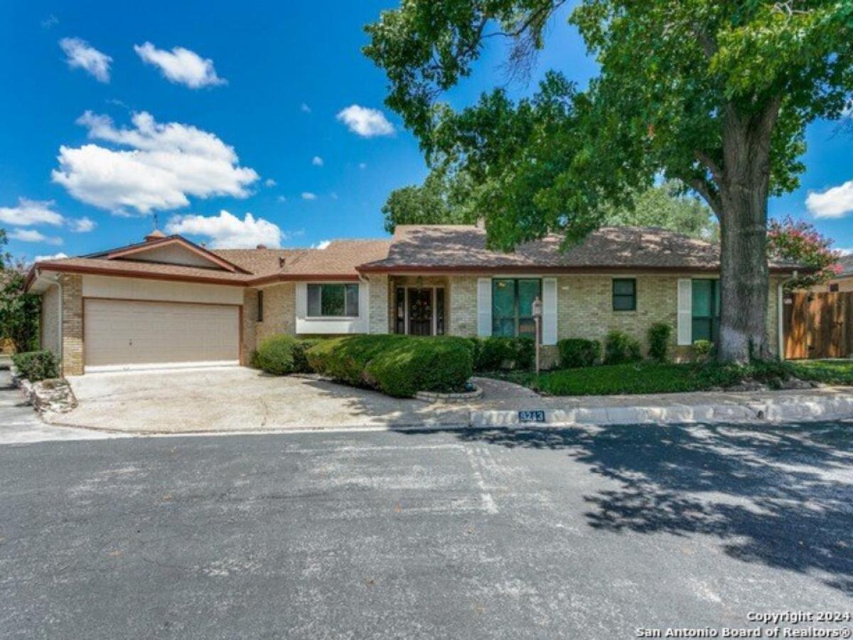 Picture of Home For Sale in Windcrest, Texas, United States