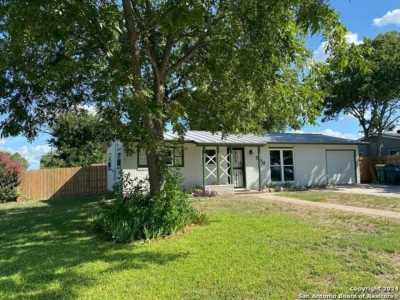 Home For Sale in Universal City, Texas