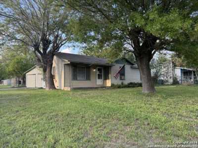 Home For Sale in Uvalde, Texas