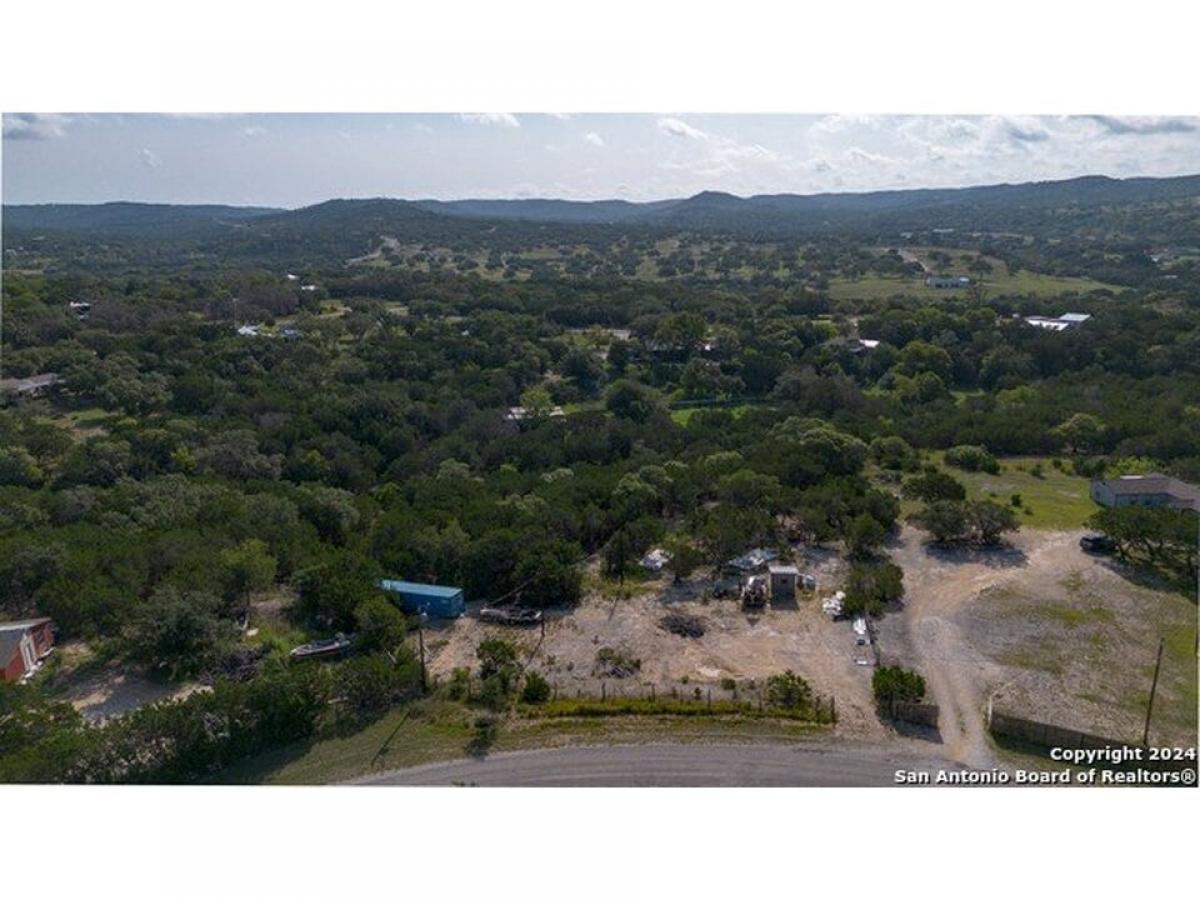 Picture of Residential Land For Sale in Pipe Creek, Texas, United States