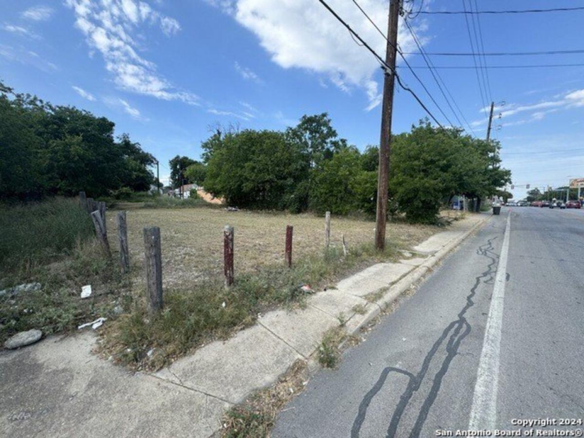 Picture of Residential Land For Sale in San Antonio, Texas, United States