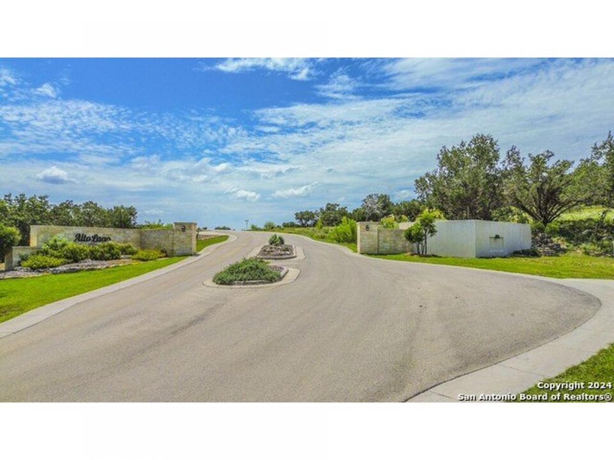 Picture of Residential Land For Sale in Canyon Lake, Texas, United States