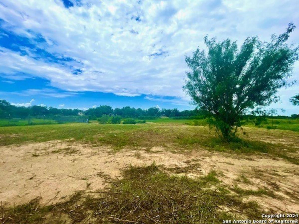 Picture of Residential Land For Sale in Lytle, Texas, United States