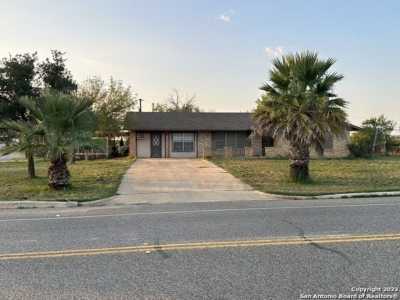 Home For Sale in Cotulla, Texas