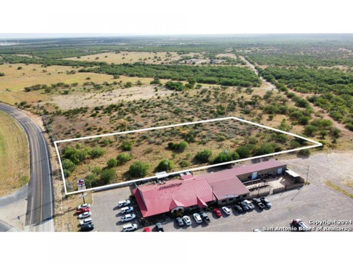 Picture of Residential Land For Sale in Cotulla, Texas, United States