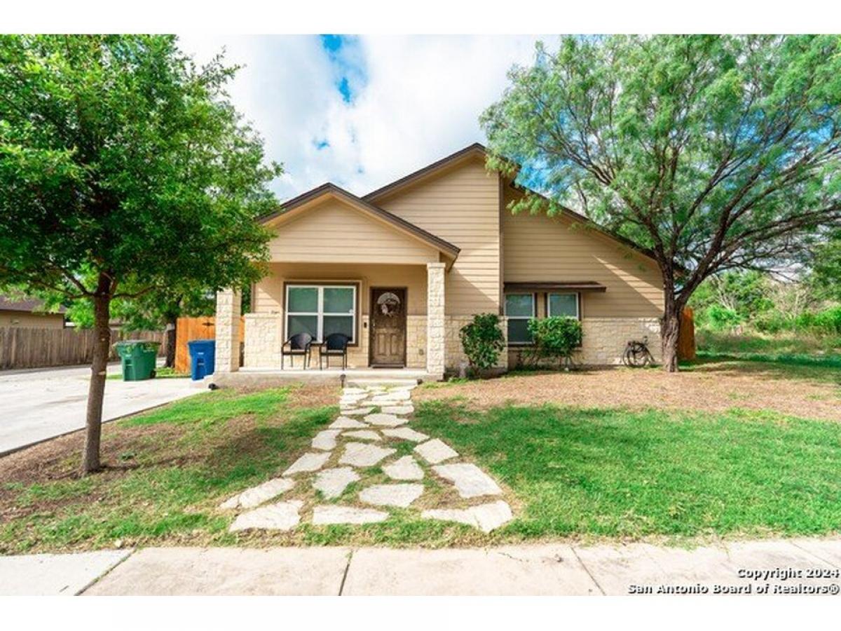 Picture of Home For Sale in San Antonio, Texas, United States