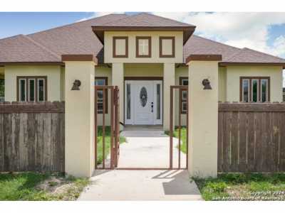 Home For Sale in Bandera, Texas