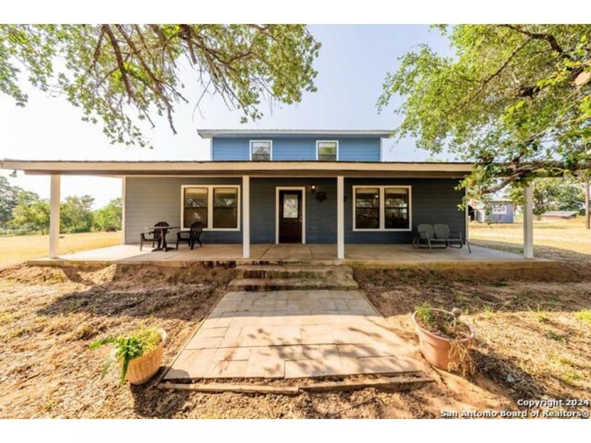 Picture of Home For Sale in Poteet, Texas, United States