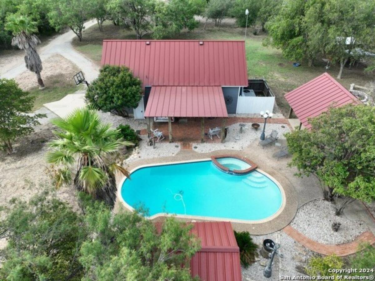 Picture of Home For Sale in Hondo, Texas, United States