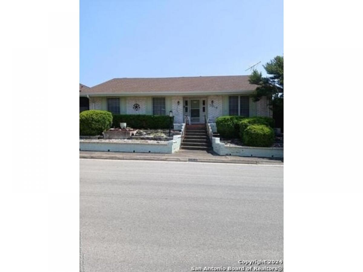 Picture of Home For Sale in Windcrest, Texas, United States