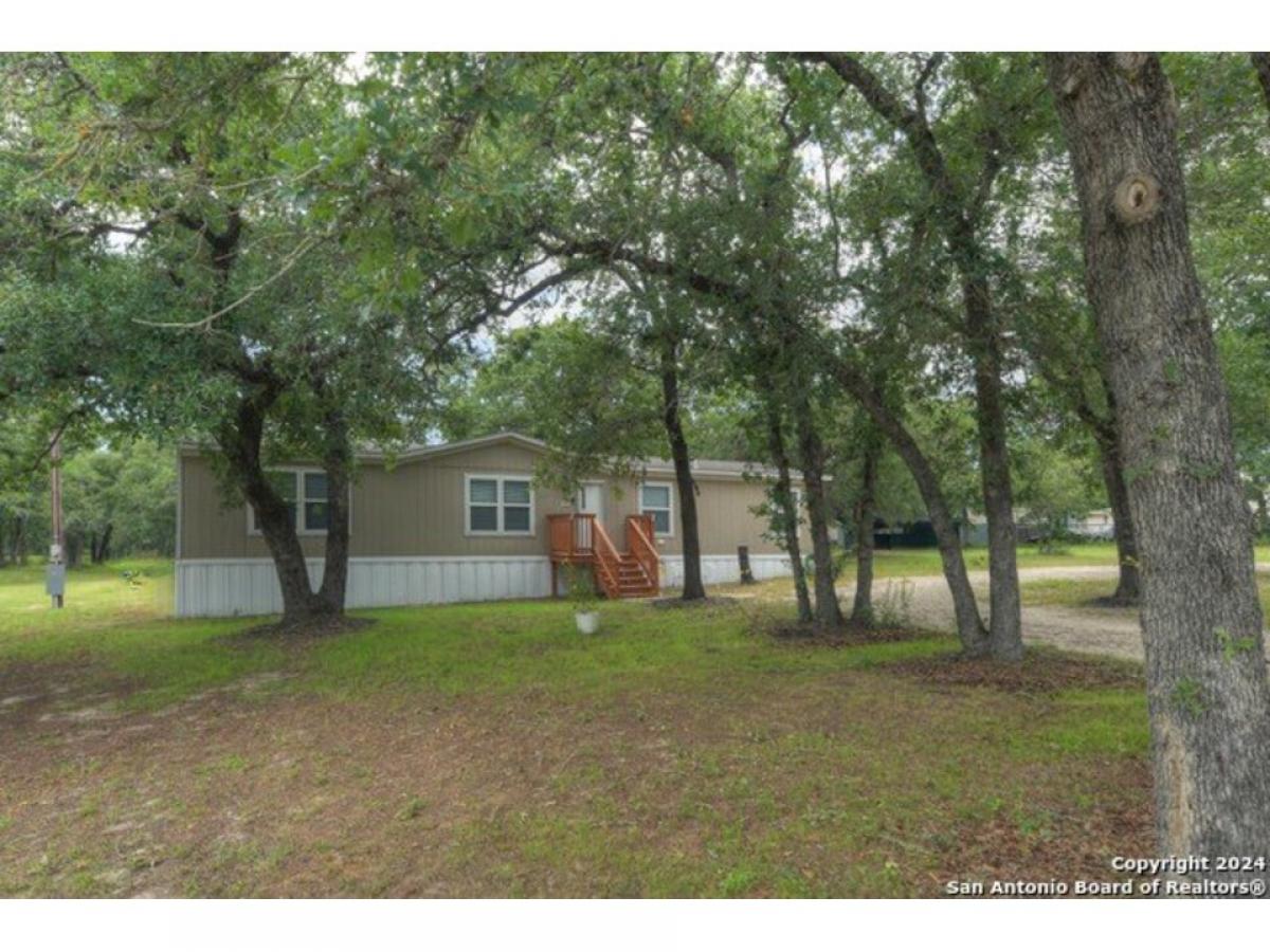 Picture of Home For Sale in La Vernia, Texas, United States