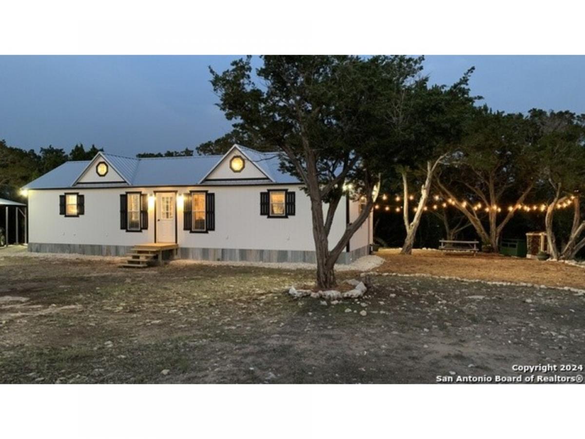 Picture of Home For Sale in Ingram, Texas, United States