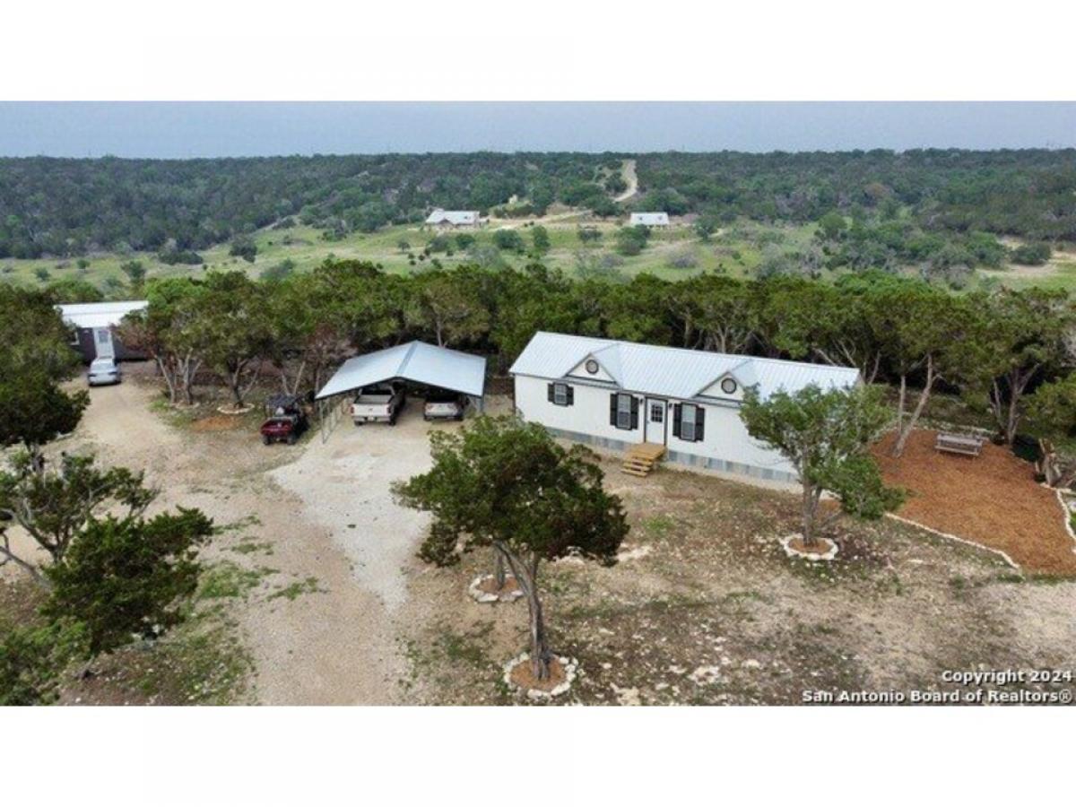 Picture of Home For Sale in Ingram, Texas, United States