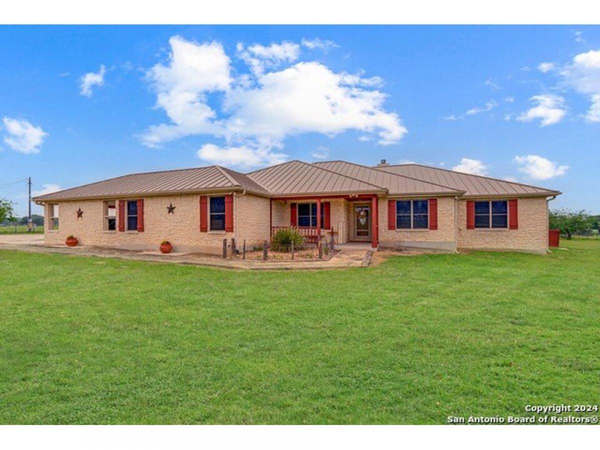 Picture of Home For Sale in La Vernia, Texas, United States