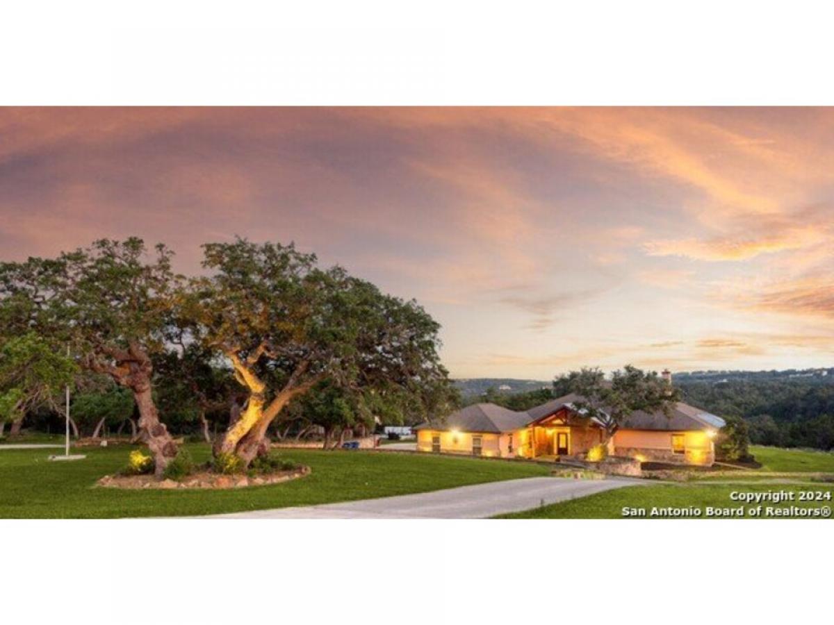 Picture of Home For Sale in Canyon Lake, Texas, United States