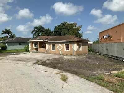 Home For Sale in Belle Glade, Florida