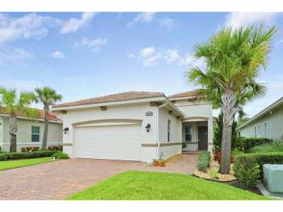 Home For Sale in Port Saint Lucie, Florida