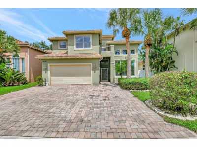 Home For Sale in Boynton Beach, Florida