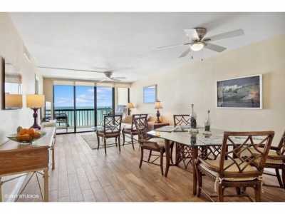 Home For Sale in Jensen Beach, Florida