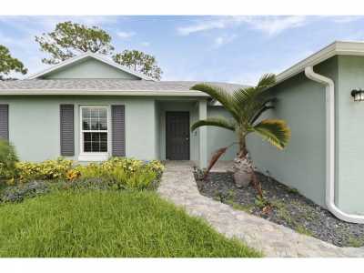 Home For Sale in Port Saint Lucie, Florida