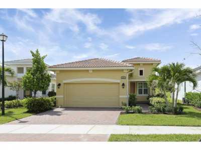 Home For Sale in Port Saint Lucie, Florida