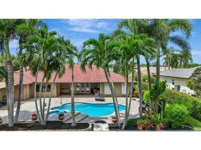 Home For Sale in Boynton Beach, Florida