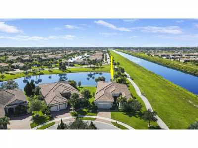 Home For Sale in Port Saint Lucie, Florida