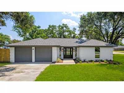 Home For Sale in Highlands, Texas