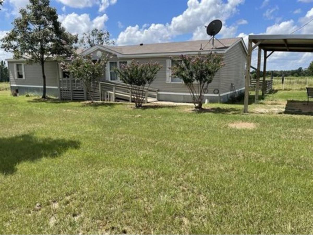 Picture of Home For Sale in Crockett, Texas, United States