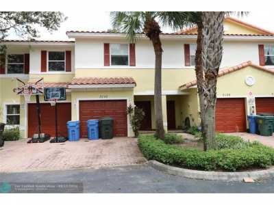 Home For Sale in Oakland Park, Florida