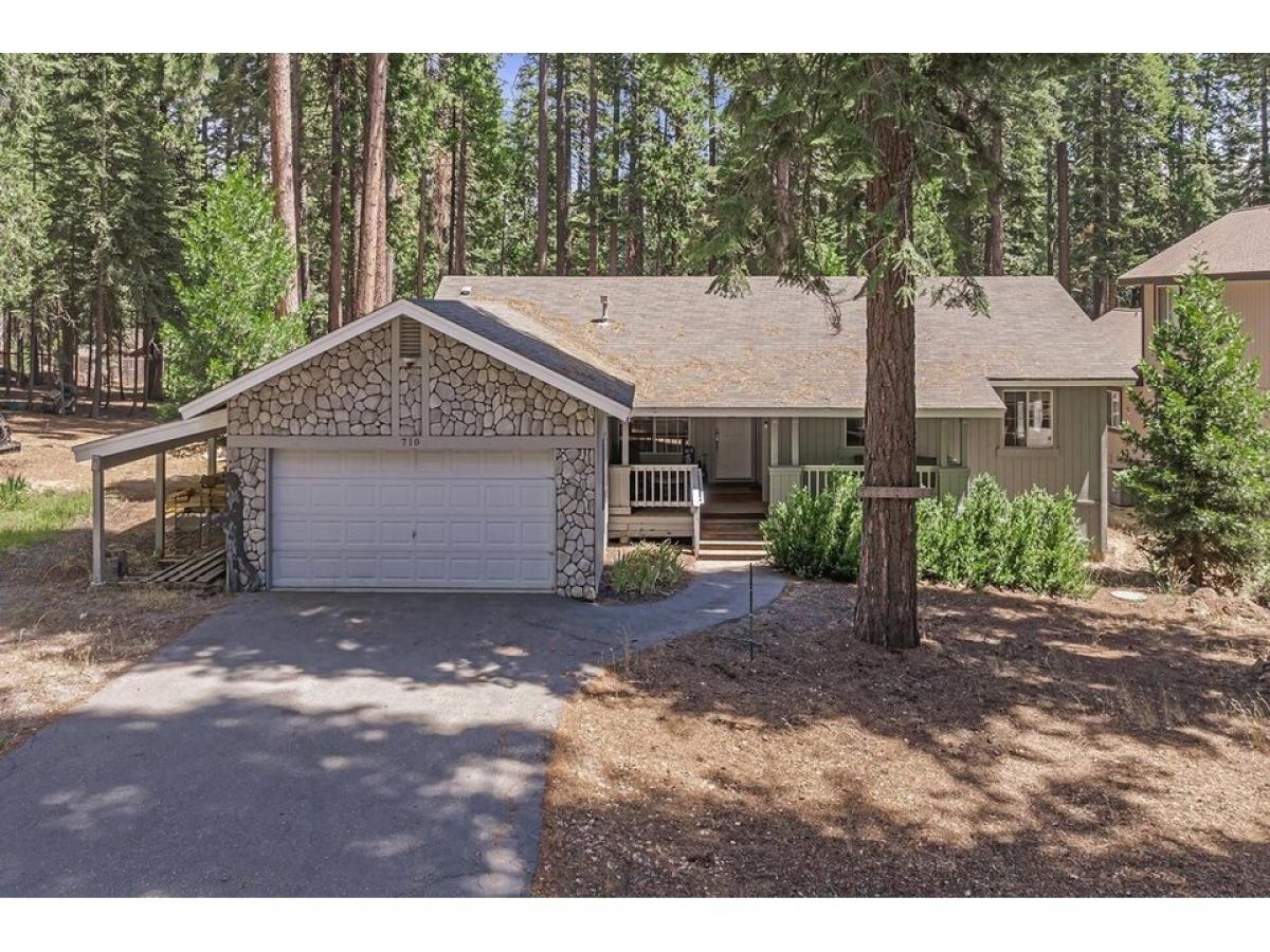 Picture of Home For Sale in Lake Almanor, California, United States