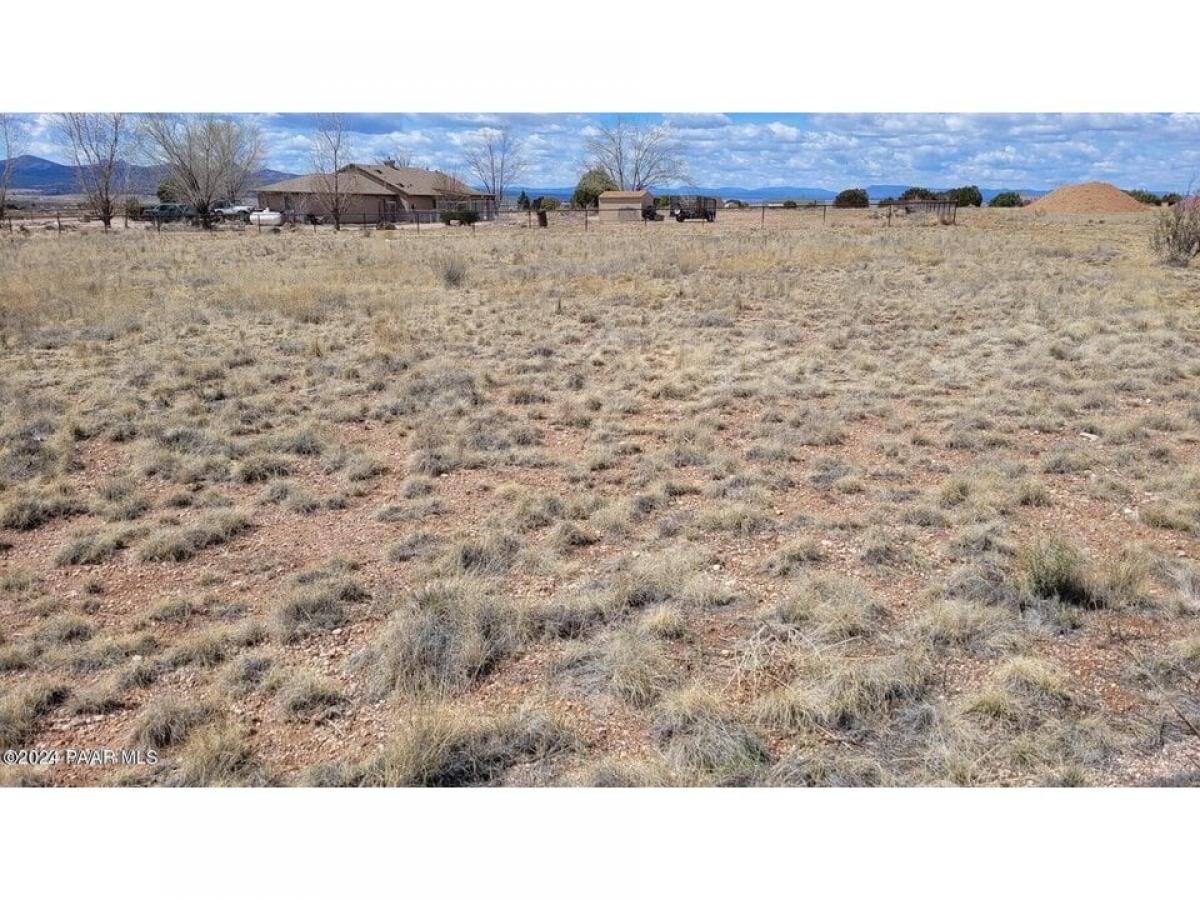 Picture of Residential Land For Sale in Paulden, Arizona, United States