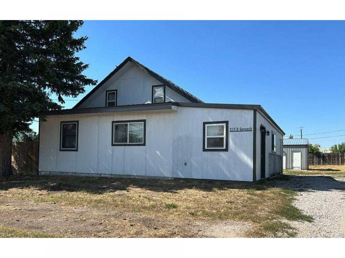 Picture of Home For Sale in Lusk, Wyoming, United States