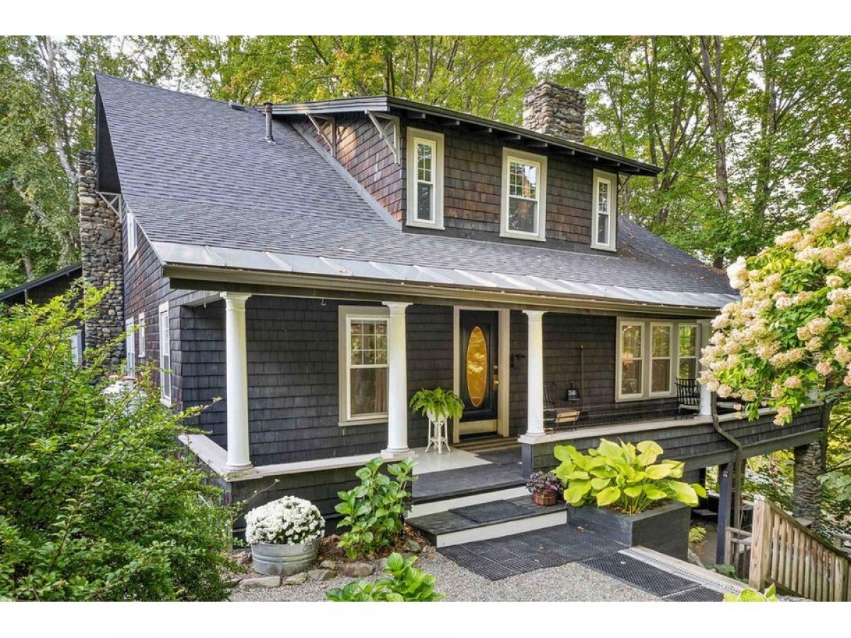 Picture of Home For Sale in Hartford, Vermont, United States