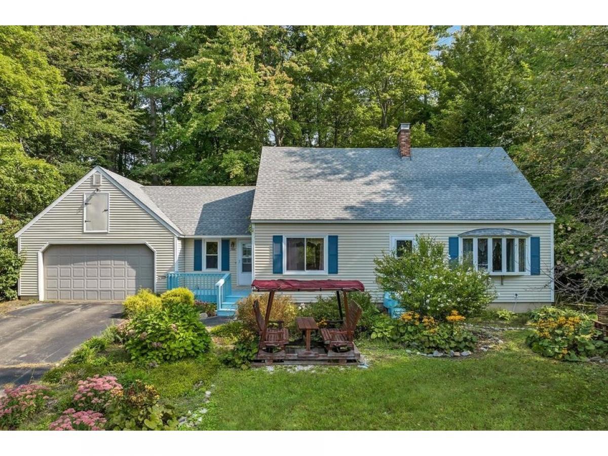 Picture of Home For Sale in Laconia, New Hampshire, United States