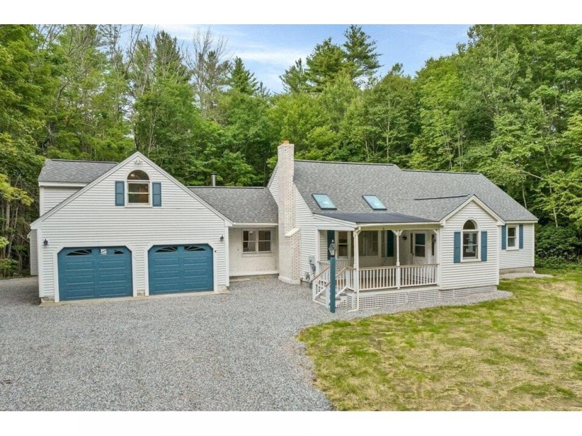 Picture of Home For Sale in Wolfeboro, New Hampshire, United States