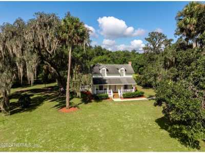 Home For Sale in San Mateo, Florida